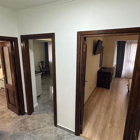 Hotel Majestic ياش المظهر الخارجي الصورة