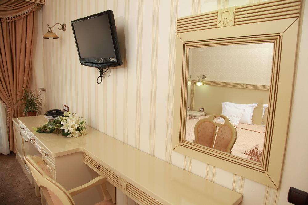 Hotel Majestic ياش المظهر الخارجي الصورة