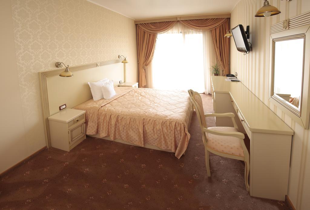 Hotel Majestic ياش الغرفة الصورة