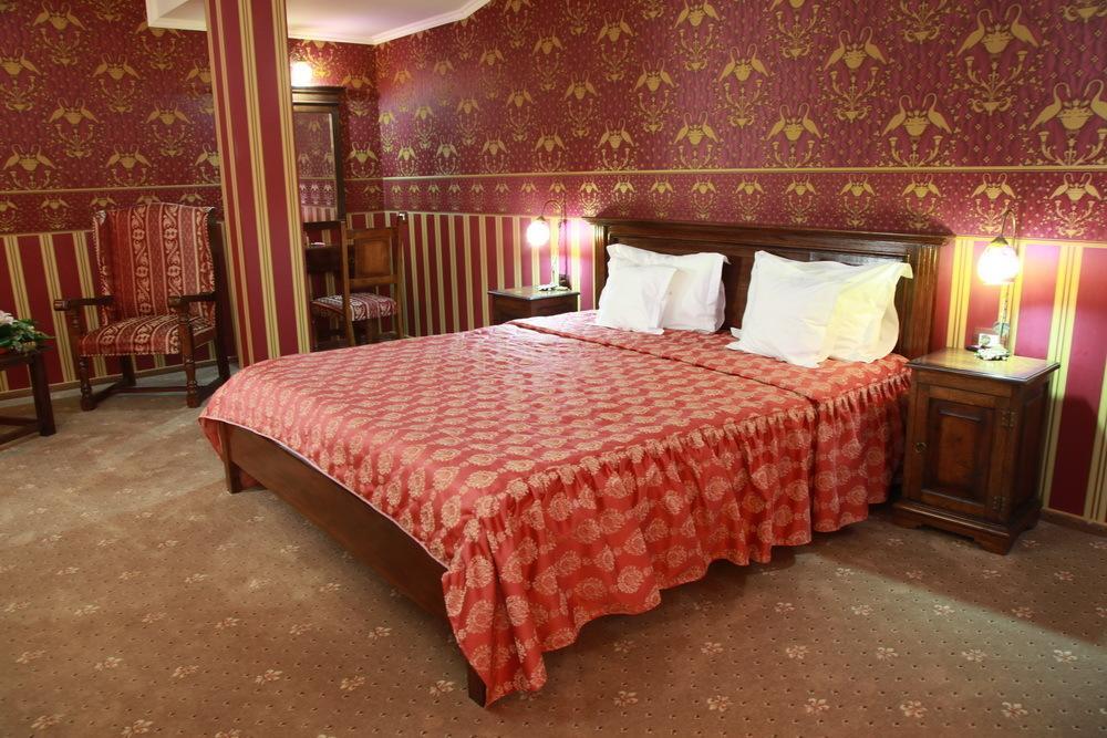 Hotel Majestic ياش الغرفة الصورة