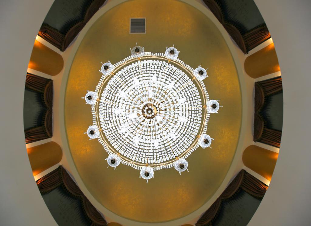 Hotel Majestic ياش المظهر الخارجي الصورة