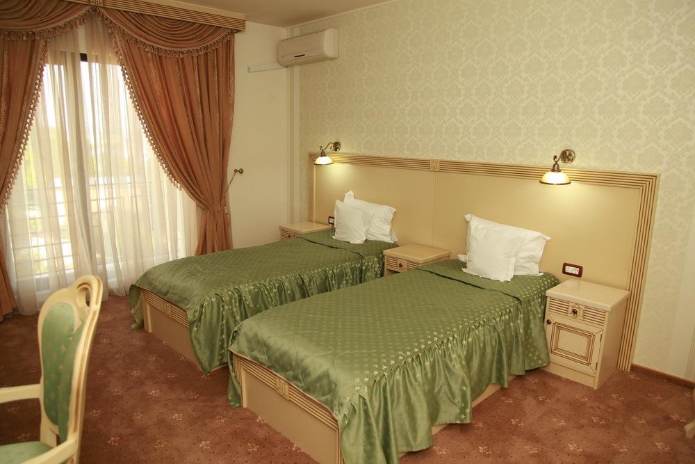 Hotel Majestic ياش المظهر الخارجي الصورة