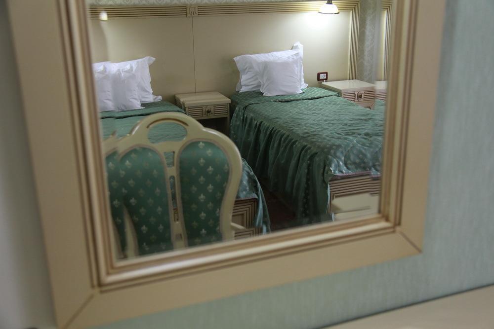 Hotel Majestic ياش المظهر الخارجي الصورة