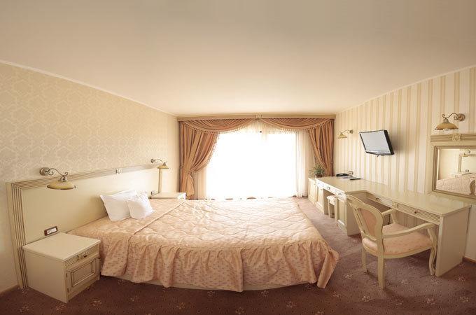 Hotel Majestic ياش المظهر الخارجي الصورة