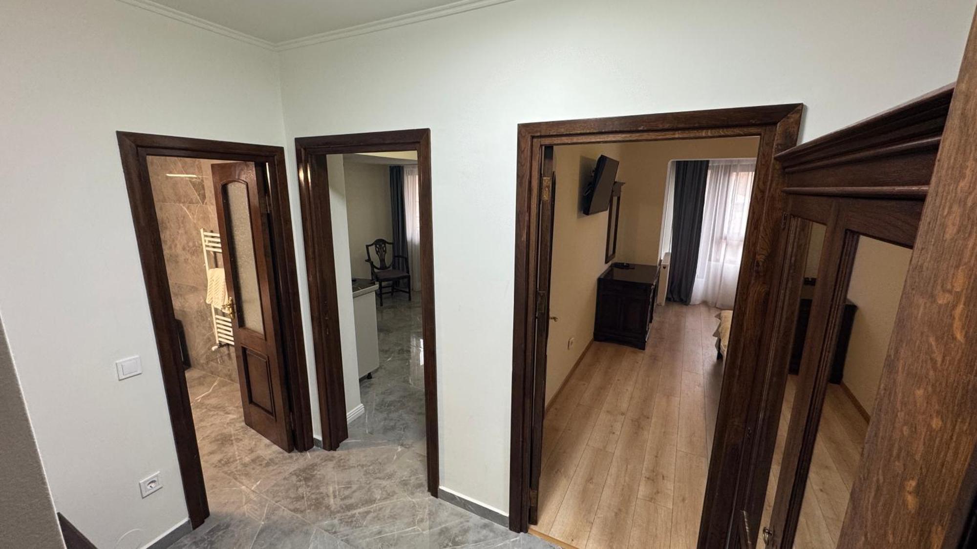 Hotel Majestic ياش المظهر الخارجي الصورة